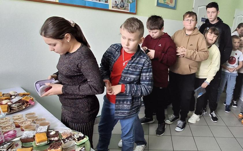 Charytatywny kiermasz słodkości w Domaszewnicy