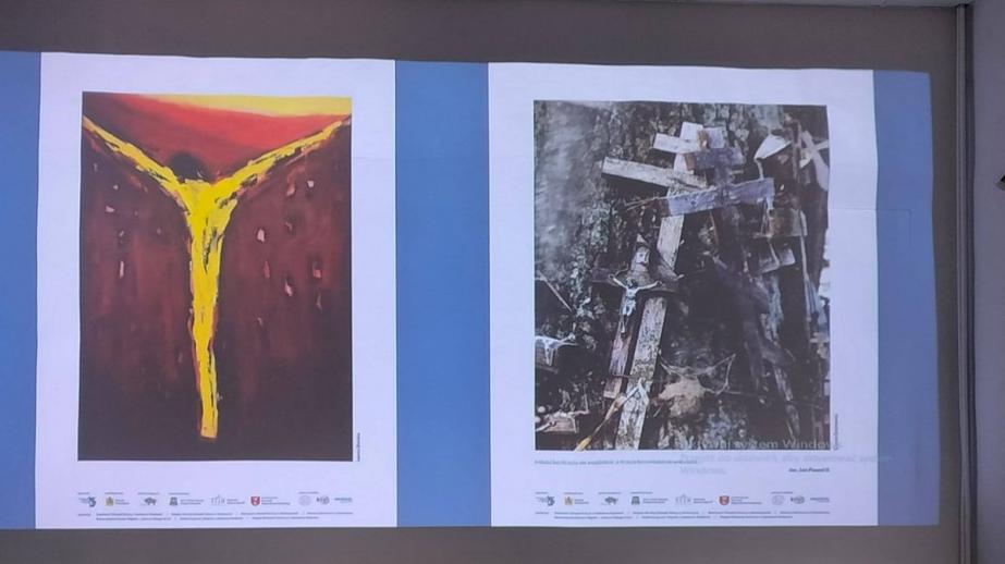 Wystawa „Krzyże Podlasia” i jeden harcerski krzyż – poruszający gest podczas wernisażu