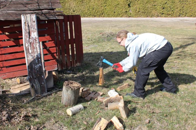 Harcerze i zuchy, rodzice oraz goście razem na wiosennej zbiórce