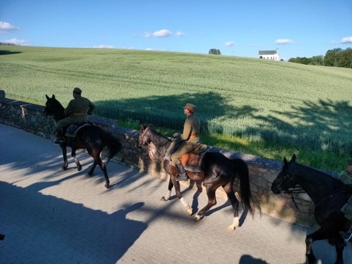 Motocykliści i kawalerzyści spotkali się nad Bugiem