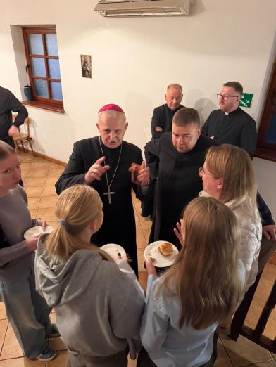 Bp Grzegorz Suchodolski gościem Projektu „Ten Najważniejszy” w Warszawicach